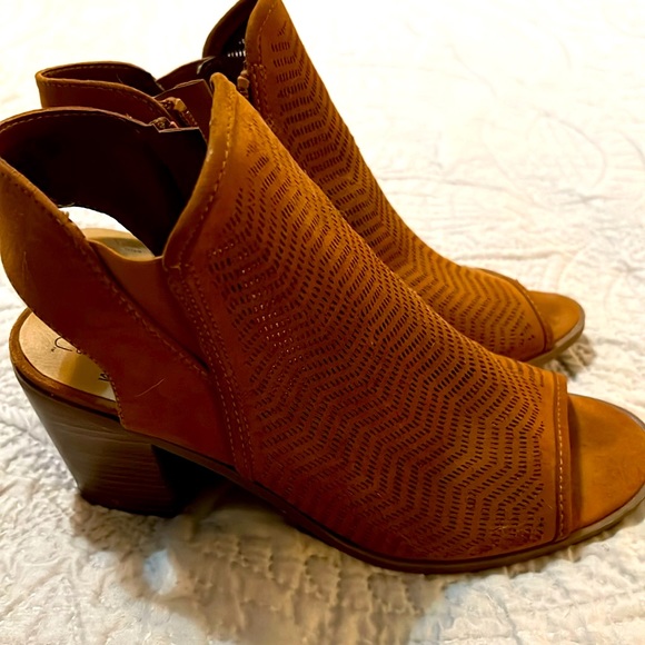 Ankle booties size 8 - Picture 1 of 3